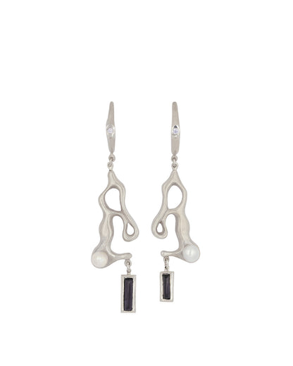 Fluid earrings in silver
